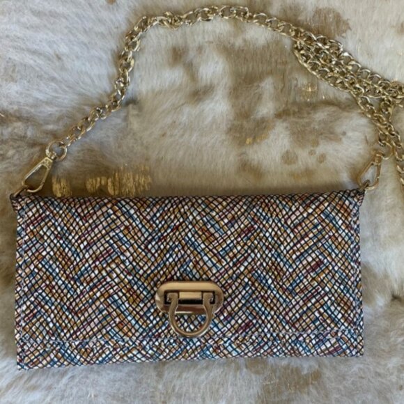 Tri-fold leather wallet with strap crossbody and wristlet - Picture 2 of 8